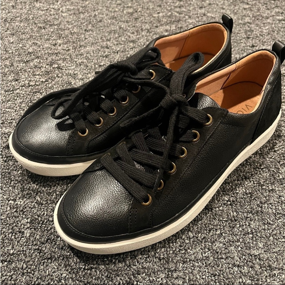 Vionic Black Leather Winny Arch Support Sneakers sz 8